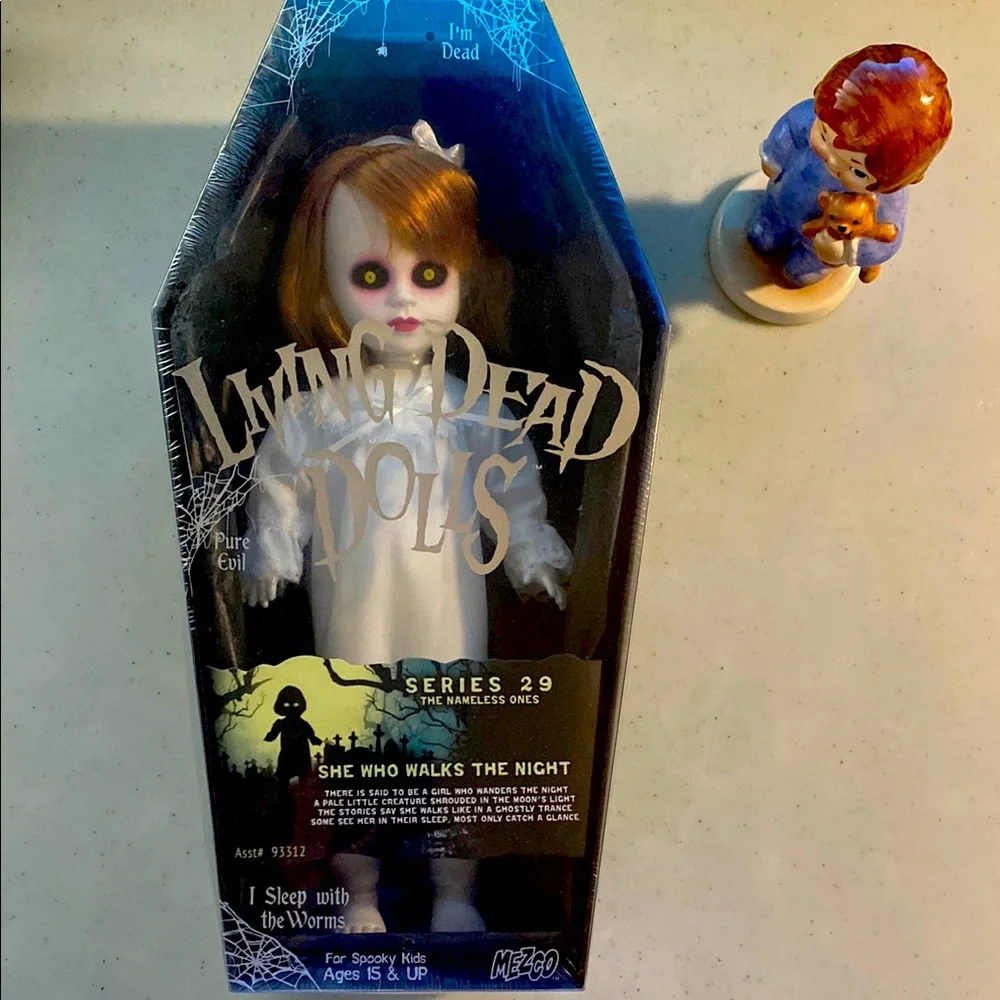 Living Dead Dolls She Who Walks The Night
